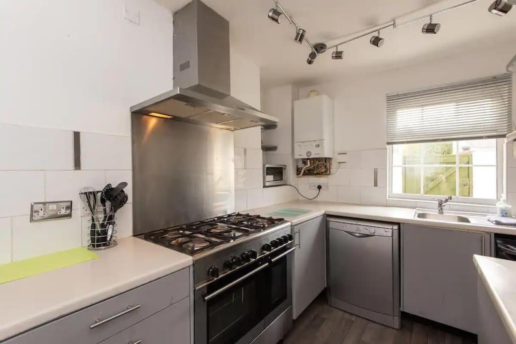 Peaceful Home From Home - Spacious 3 Bedroom House Accommodating 7 - Ideal For Families And Workers Gateshead Eksteriør bilde